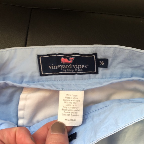 Vineyard Vines club shorts in light blue - Picture 2 of 7